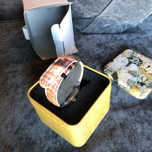 Incredible Classic Walt Disney Cinderella Watch in Collectable Tin - Like New! - Picture 3 of 8